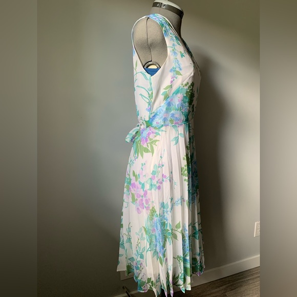 1970’s white printed sleeveless dress - Picture 2 of 7